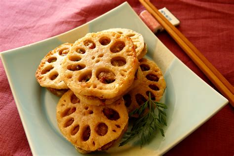  Pão de Lótus Frito com Recheio de Carne Dourada: Uma Explosão de Sabores Doce e Salgado na Sua Boca!