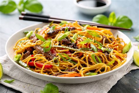  Noodles de Xiangyang com Carne Picante: Uma Sinfonia de Sabores e Texturas Explosivas na Boca!