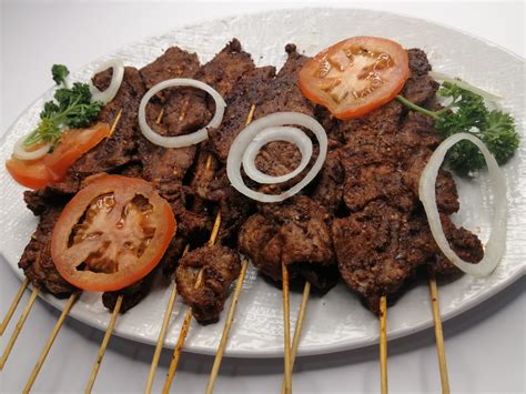  Suya: Uma Explosão de Sabores Picantes e Aromáticos da Cultura Calabar!